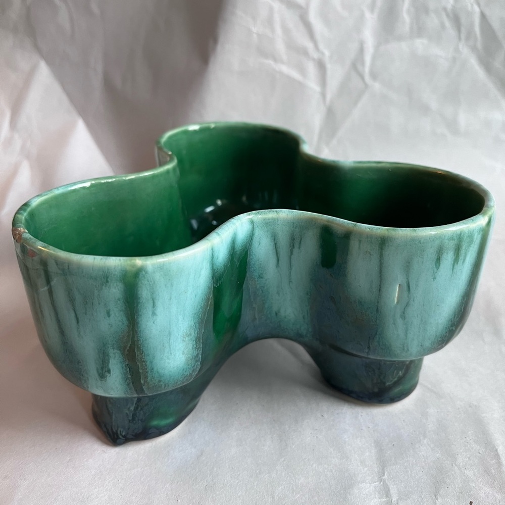 Tri-lobed planter